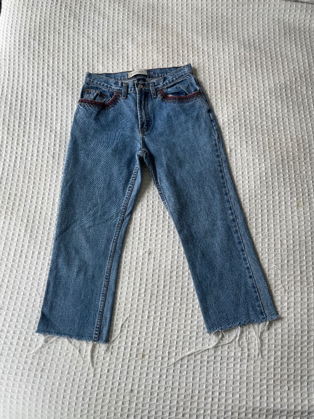 VTG Gap Embroidered Capri Jeans - Size 4